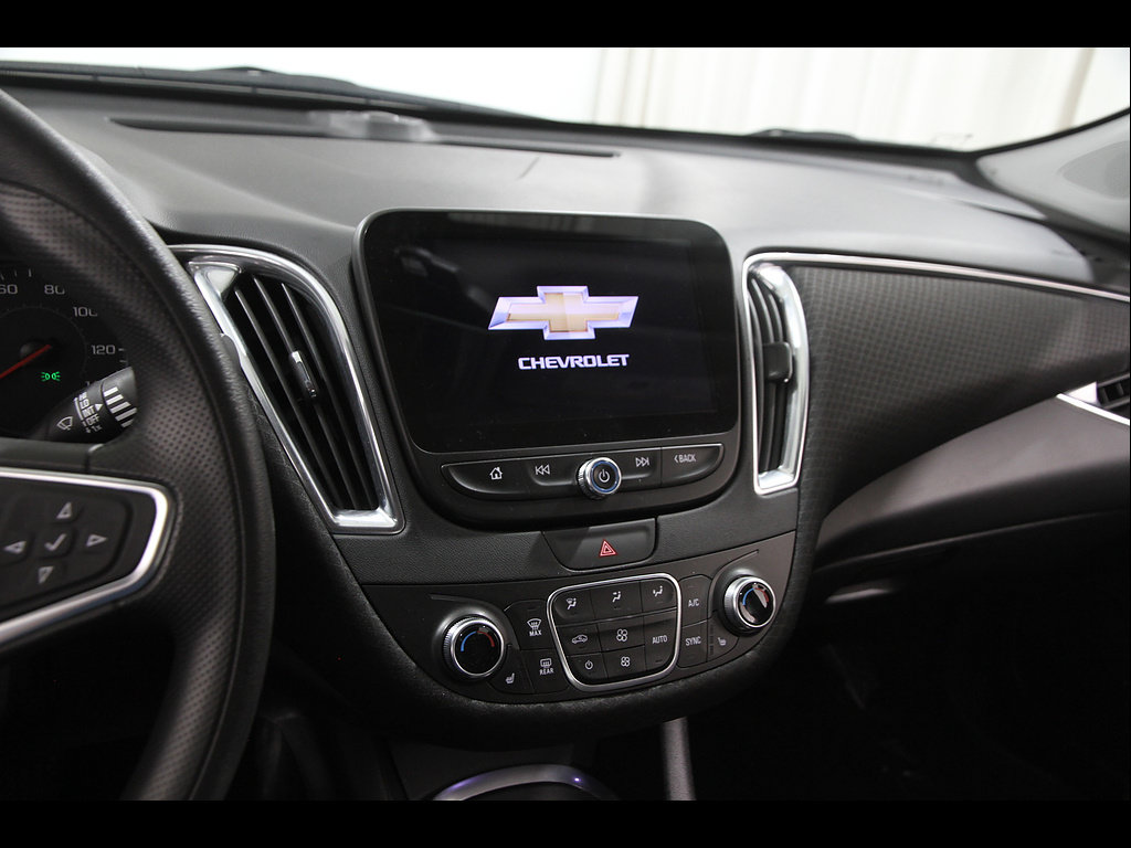 Used 2019 Chevrolet Malibu LT w/ Driver Confidence Package FWD image 9