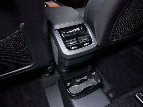 Certified 2025 Volvo XC90 B6 Plus w/ Protection Package Premier image 7