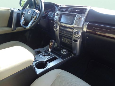 Used 2015 Toyota 4Runner Limited AWD/4WD image 29