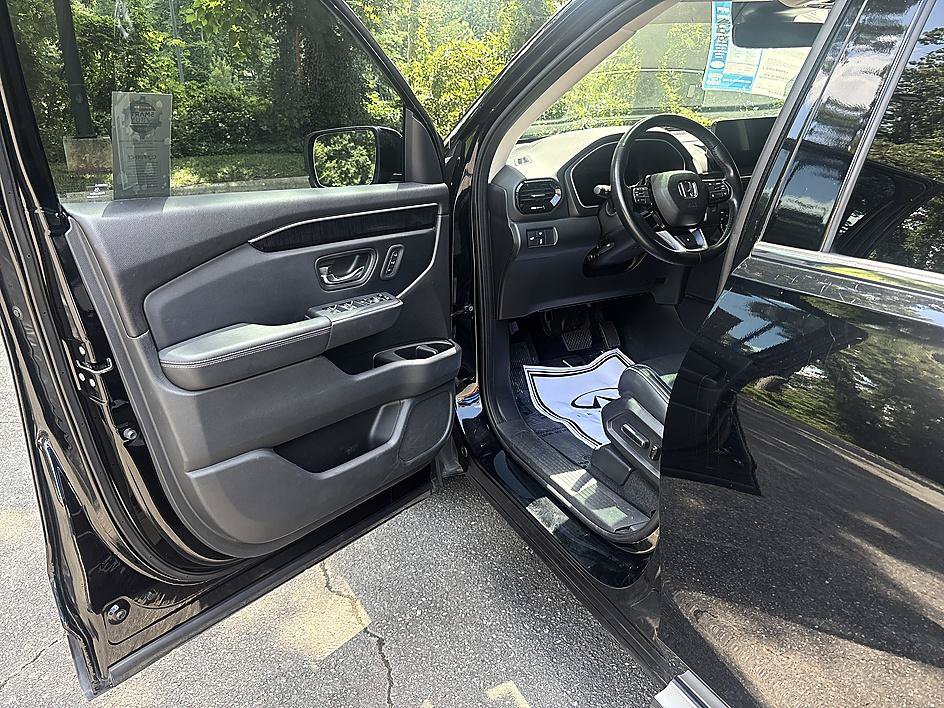 Used 2023 Honda Pilot Elite image 9
