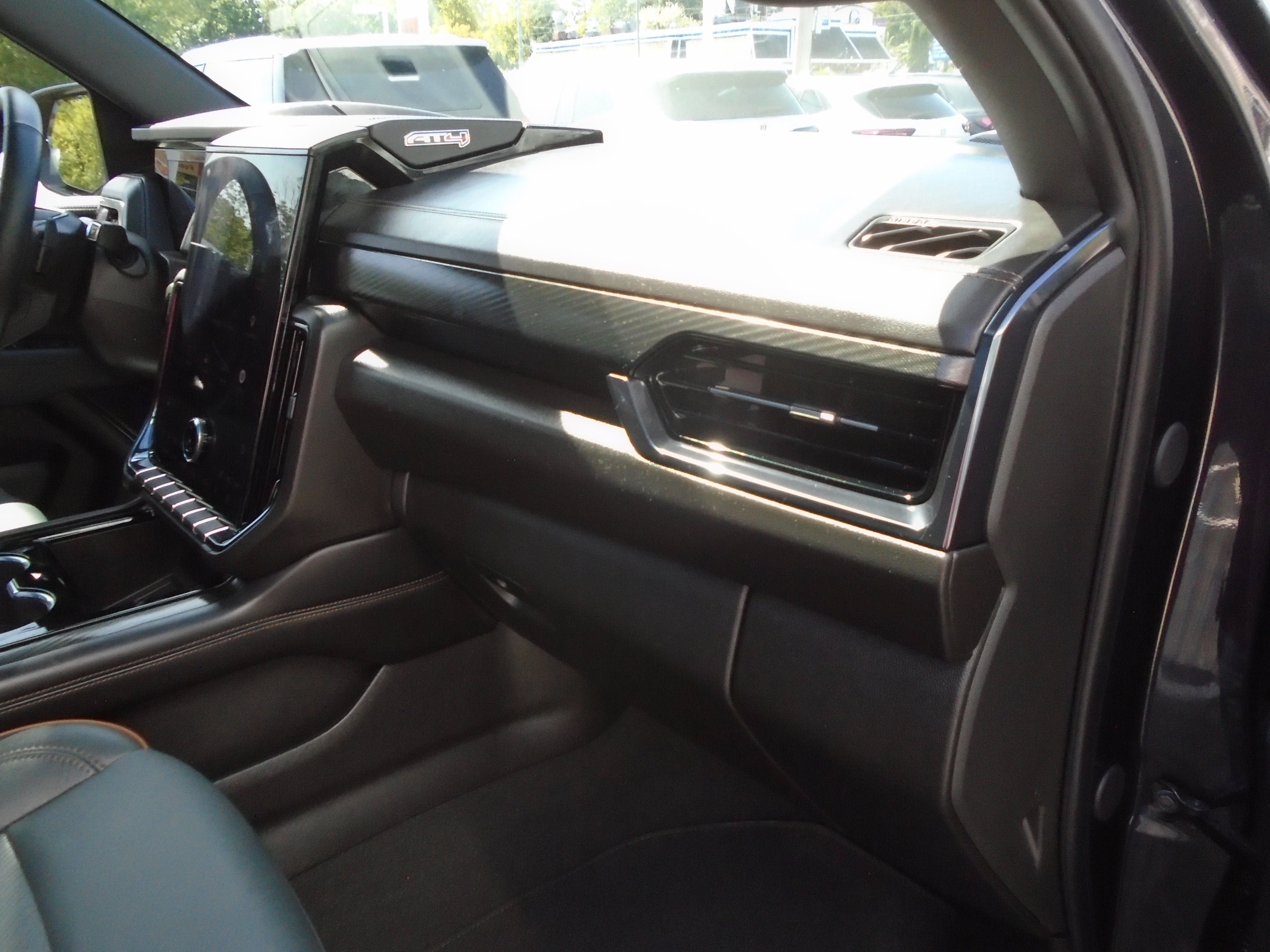 Used 2025 GMC Yukon AT4 AWD/4WD image 29