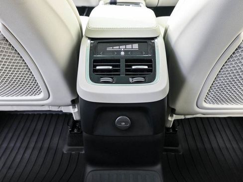 Certified 2025 Volvo XC90 T8 Core w/ Protection Package AWD/4WD image 21