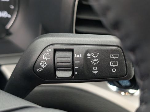 Used 2023 Ford Explorer XLT w/ Equipment Group 202A image 27