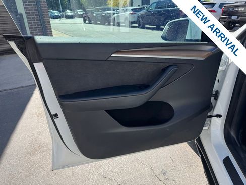 Used 2023 Tesla Model Y Long Range AWD/4WD image 17