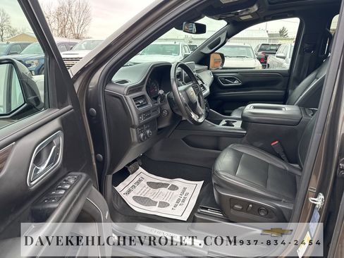 Used 2021 Chevrolet Suburban LT w/ Luxury Package image 17