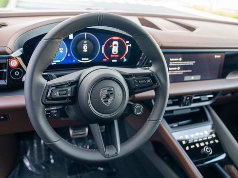 Certified 2025 Porsche Macan Turbo Electric AWD/4WD image 14