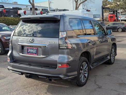 Used 2023 Lexus GX 460 Premium w/ Accessory Package image 4