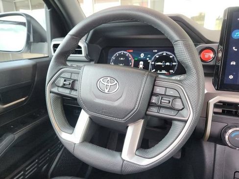 Certified 2025 Toyota Tacoma TRD Off-Road AWD/4WD image 23