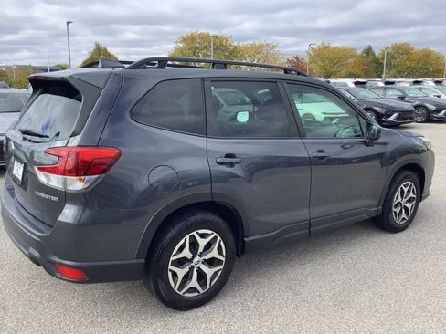 Used 2022 Subaru Forester Premium image 5