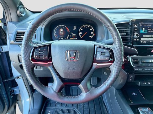 Used 2025 Honda Ridgeline Black Edition image 11