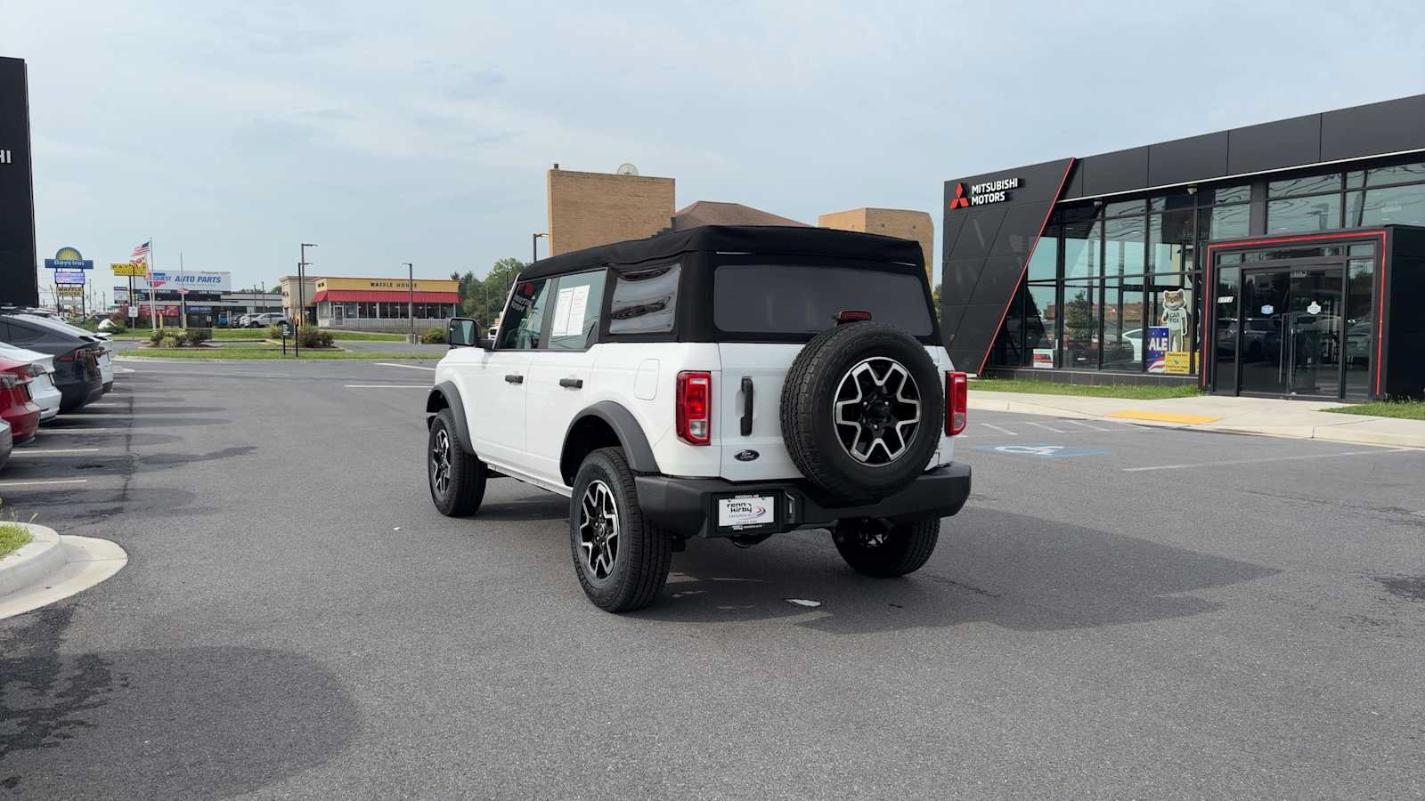 Used 2023 Ford Bronco 4-Door AWD/4WD image 4