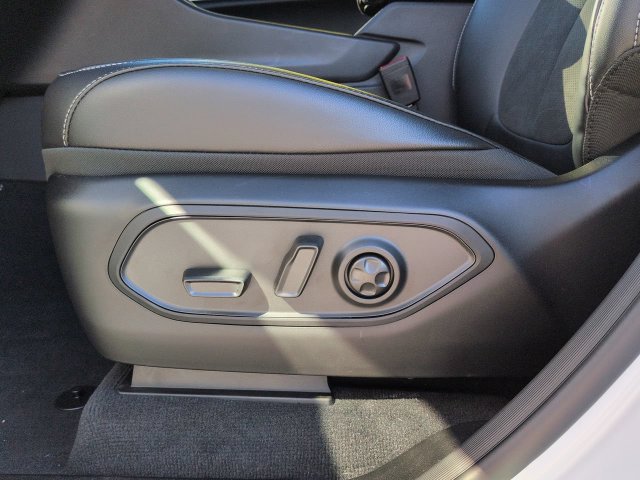 New 2027 Jeep Grand Cherokee Altitude RWD image 19