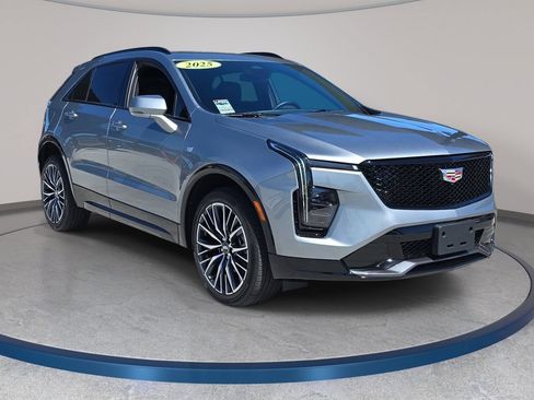 Used 2025 Cadillac XT4 Sport FWD image 4
