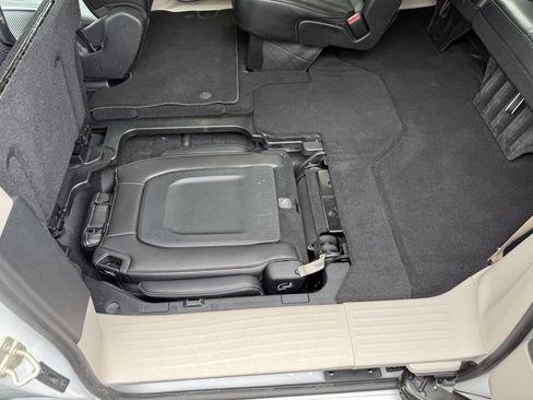 Used 2023 Chrysler Pacifica Touring-L FWD image 14