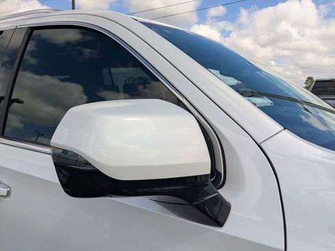 Used 2023 GMC Yukon XL Denali image 12