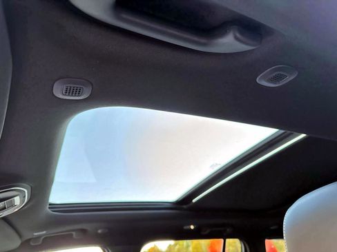 New 2025 Jeep Grand Cherokee Limited image 12