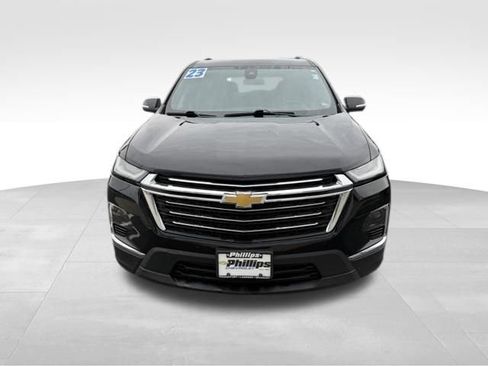 Used 2023 Chevrolet Traverse LT FWD image 2