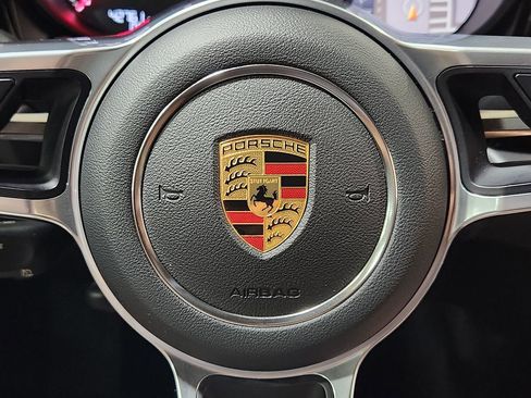 Used 2021 Porsche Macan image 50