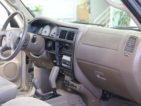 Used 2004 Toyota Tacoma 4x4 Xtracab V6 image 84