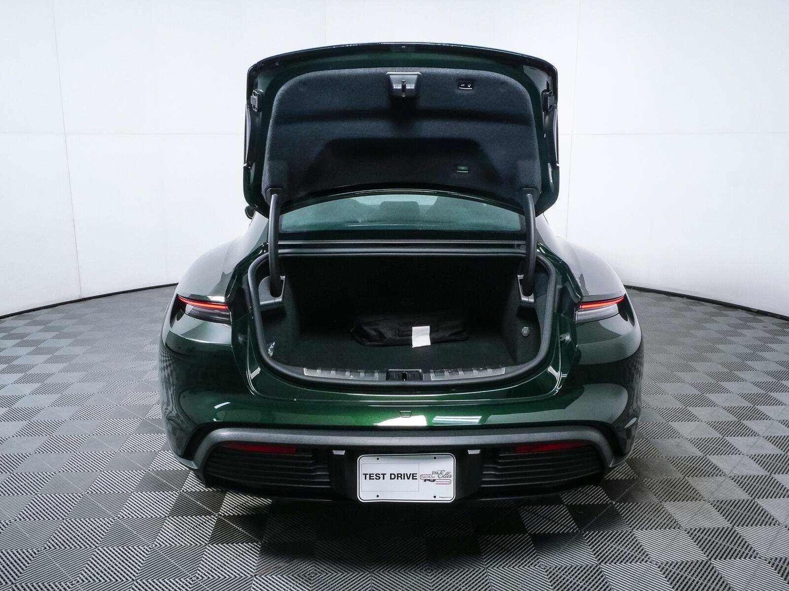 Certified 2025 Porsche Taycan AWD/4WD image 31
