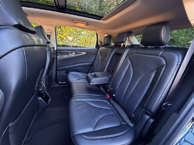Used 2022 Lincoln Nautilus Reserve AWD/4WD image 37
