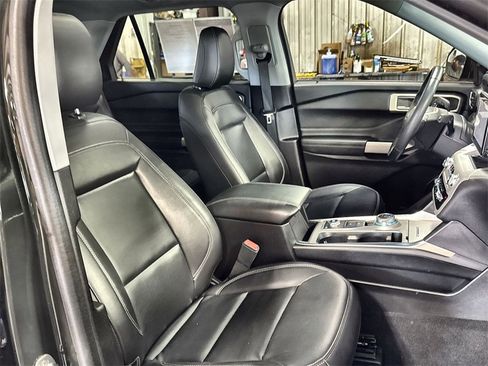 Used 2022 Ford Explorer XLT w/ Equipment Group 202A image 33