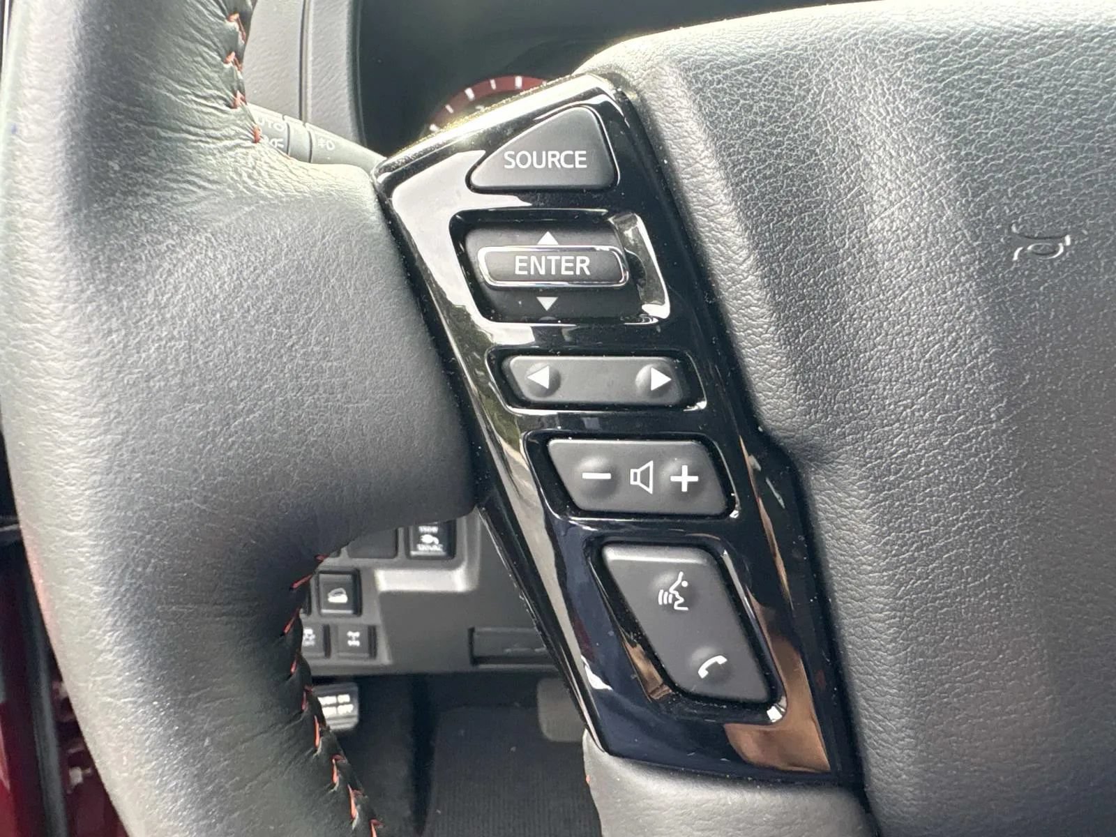 Used 2025 Nissan Frontier PRO-4X w/ Pro Premium Package AWD/4WD image 26
