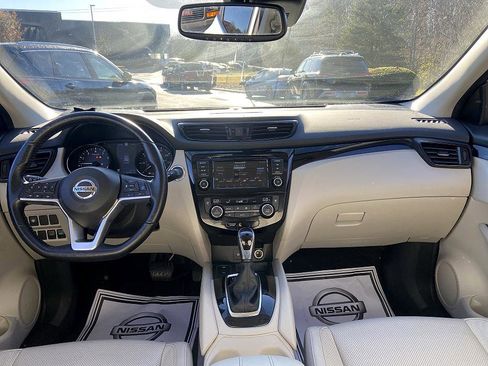 Used 2022 Nissan Rogue Sport SL w/ Premium Package image 16