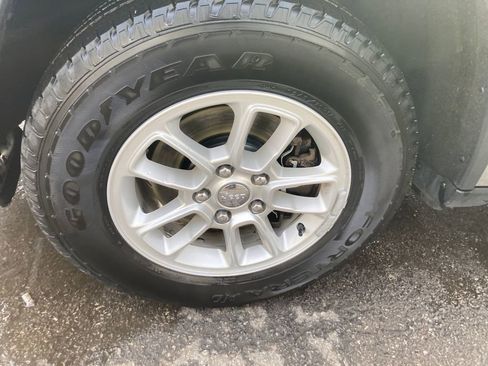 Used 2020 Jeep Grand Cherokee Laredo image 30