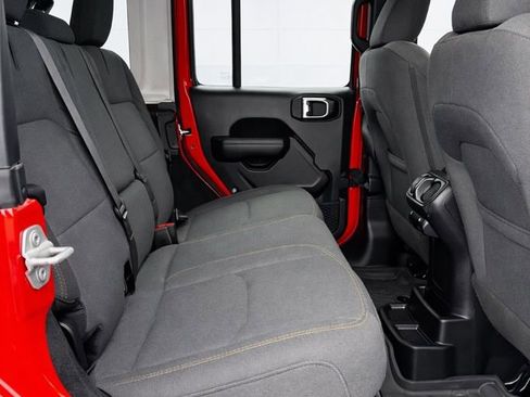 Used 2024 Jeep Wrangler Unlimited image 13