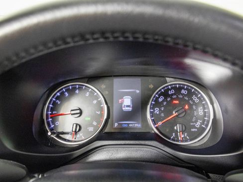 Used 2022 Toyota RAV4 XLE Premium image 30