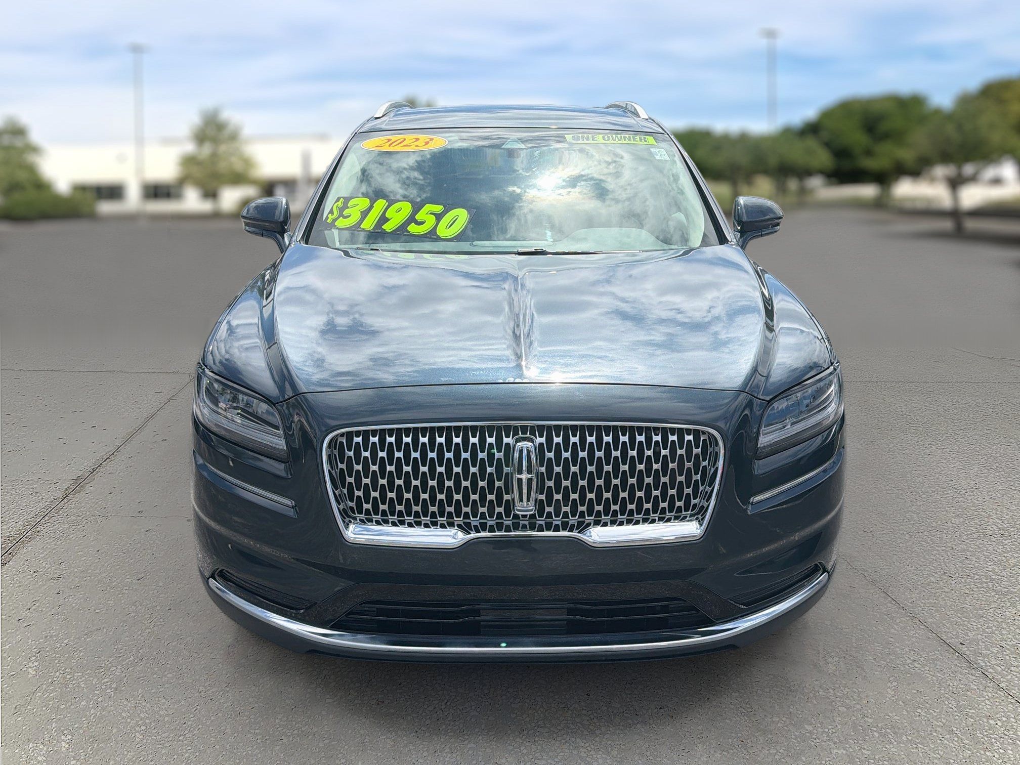 Used 2023 Lincoln Nautilus FWD w/ Premium Package image 2