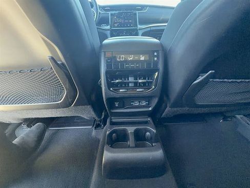 Used 2022 Jeep Grand Cherokee L Laredo w/ Luxury Tech Group I AWD/4WD image 22