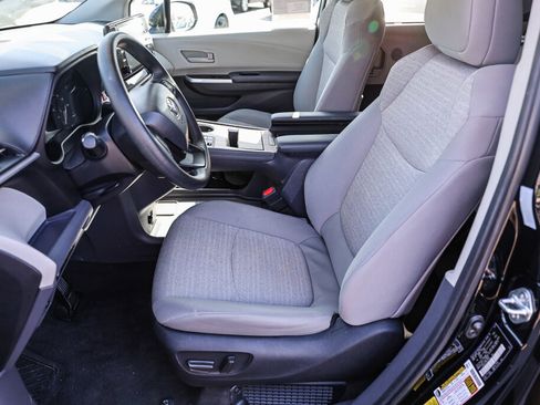 Certified 2024 Toyota Sienna LE image 8