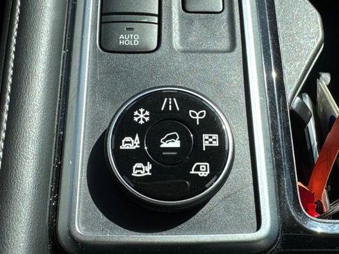 Used 2024 Nissan Pathfinder SL AWD/4WD image 14
