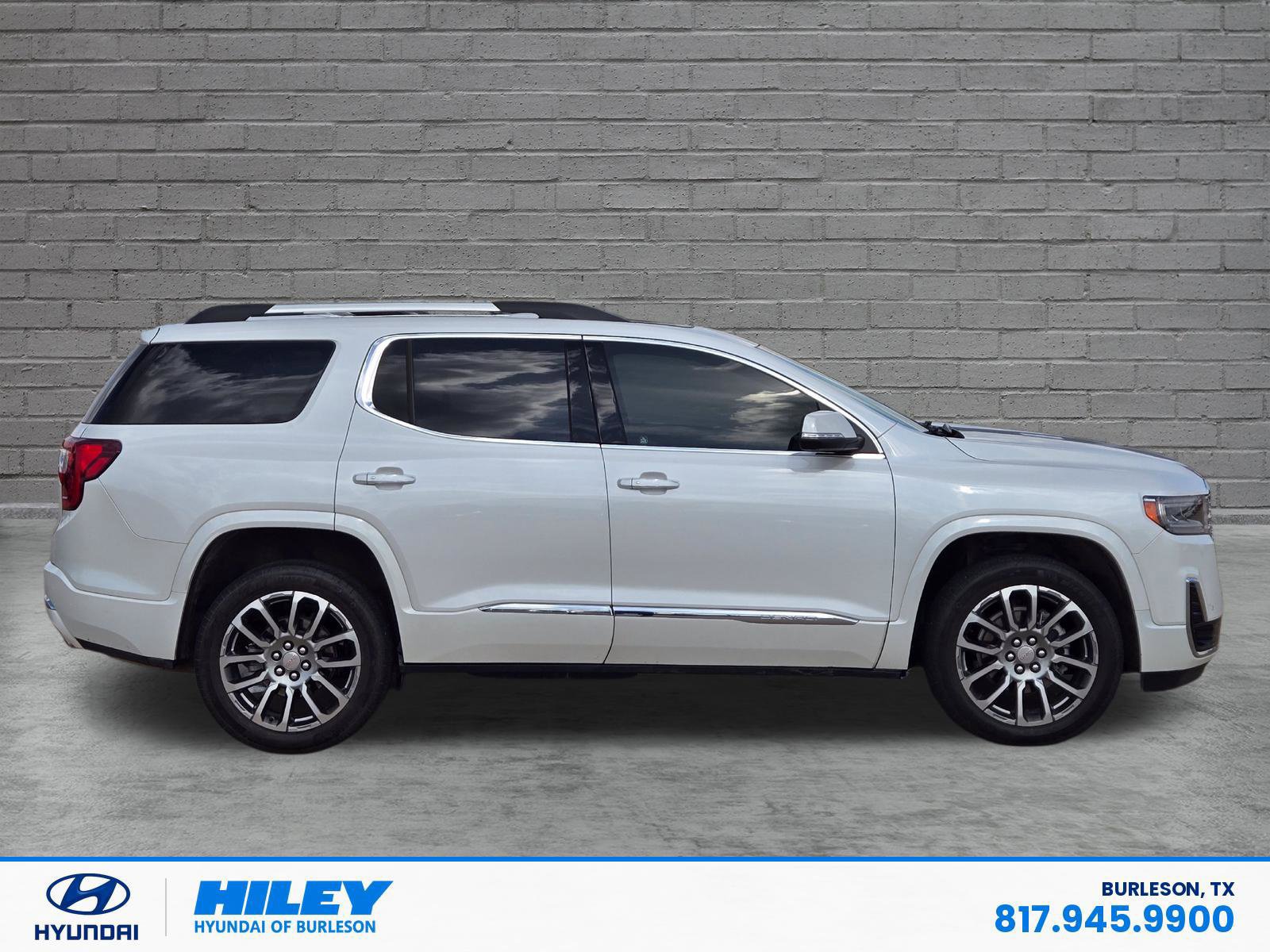 Used 2023 GMC Acadia Denali w/ Denali Ultimate Package FWD image 3