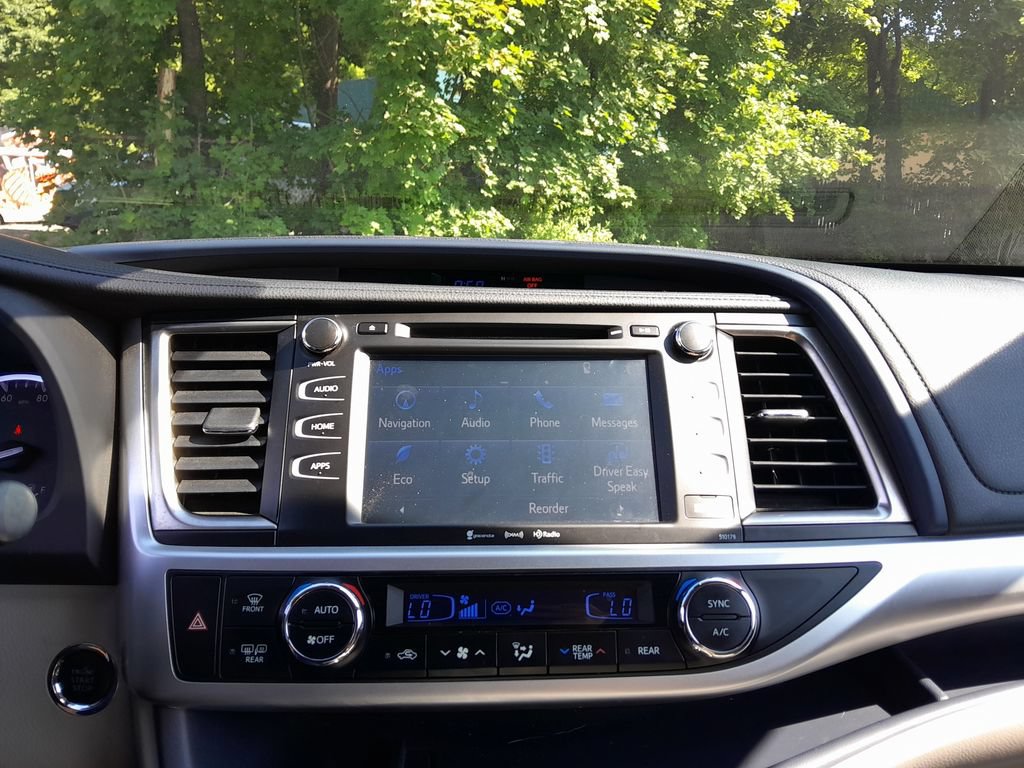 Used 2018 Toyota Highlander XLE AWD/4WD image 26