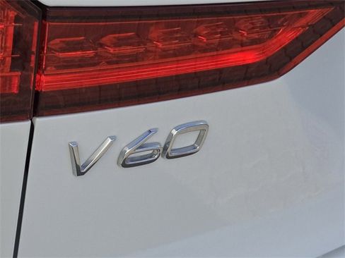Certified 2025 Volvo V60 B5 Cross Country Plus image 10