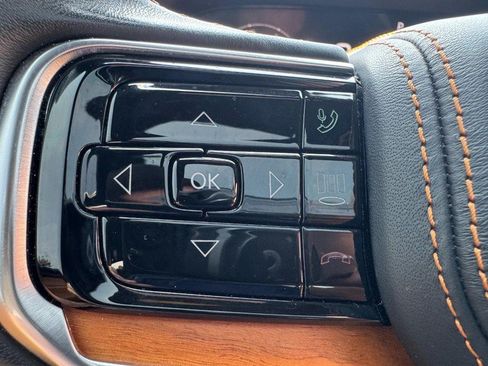 Used 2022 Jeep Grand Wagoneer Series III w/ Rear Seat Video Group 1 AWD/4WD image 18
