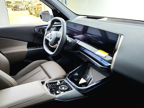 Used 2025 BMW X3 xDrive30i w/ Premium Package image 36