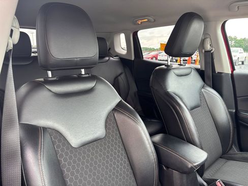 Used 2018 Jeep Compass Latitude FWD image 17