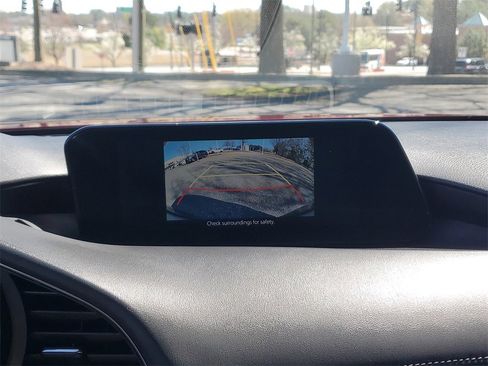 Used 2019 MAZDA MAZDA3 Hatchback w/ Preferred Package image 27