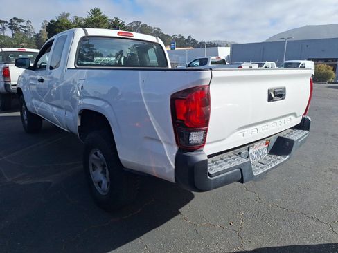 Used 2018 Toyota Tacoma SR RWD image 5