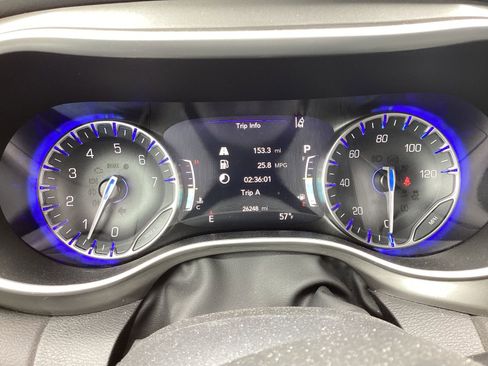 Used 2025 Chrysler Pacifica Select FWD image 7