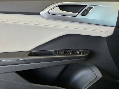 New 2025 Volkswagen Taos SE image 16