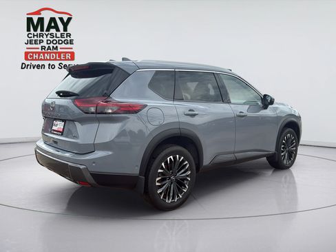 Used 2025 Nissan Rogue SL w/ Tech Package FWD image 7