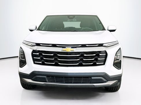 Used 2025 Chevrolet Equinox LT image 2