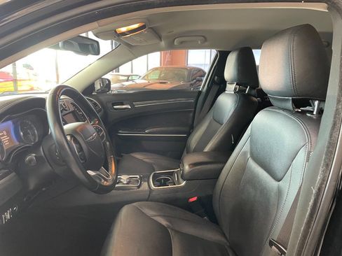 Used 2018 Chrysler 300 Touring image 14