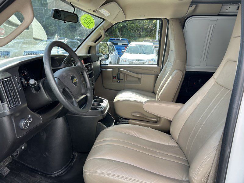 Used 2026 Chevrolet Express 2500 RWD image 17
