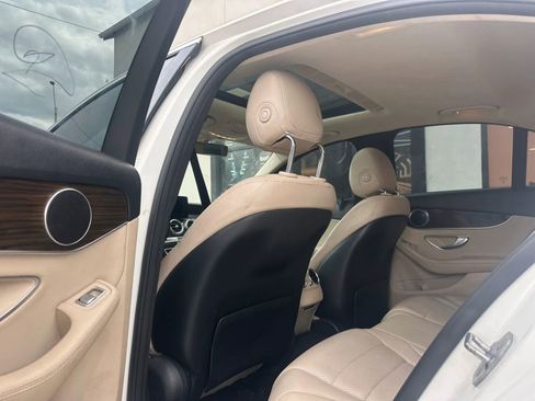 Used 2019 Mercedes-Benz C 300 4MATIC Sedan image 9